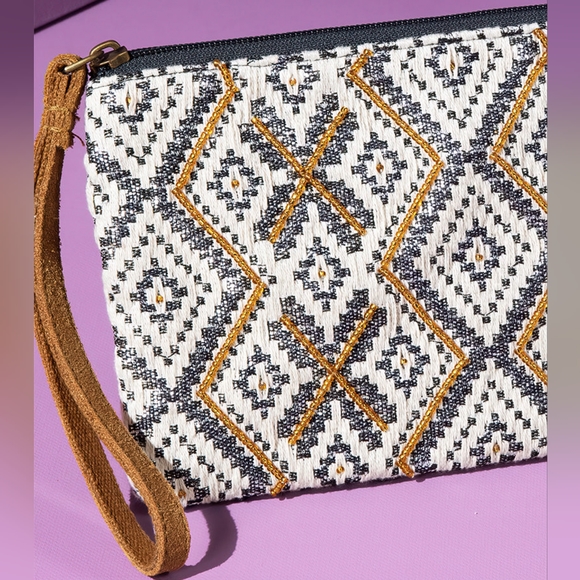 Handmade Hand Beaded Wristlet Clutch - Ethnic Inspired Motive - Gold Seed Beeds - Picture 9 of 11